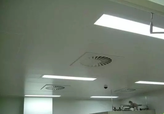 上檢修潔凈燈